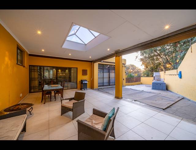 6 BEDROOM FREEHOLD FOR SALE IN ROBIN HILLS